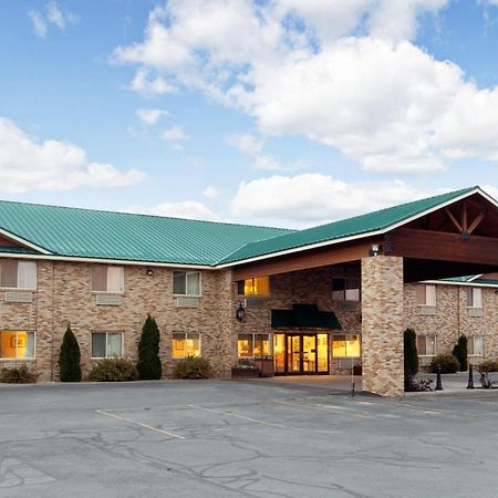 Super 8 By Wyndham Montpelier Hotel Exterior foto