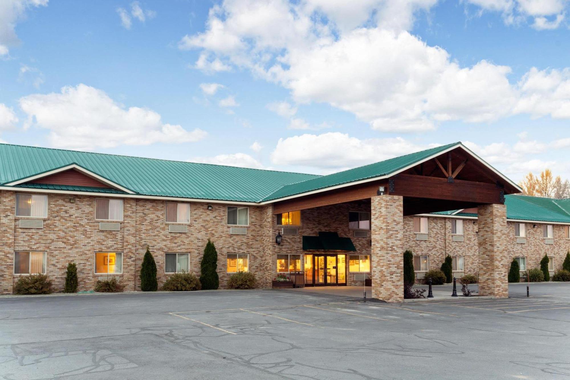 Super 8 By Wyndham Montpelier Hotel Exterior foto